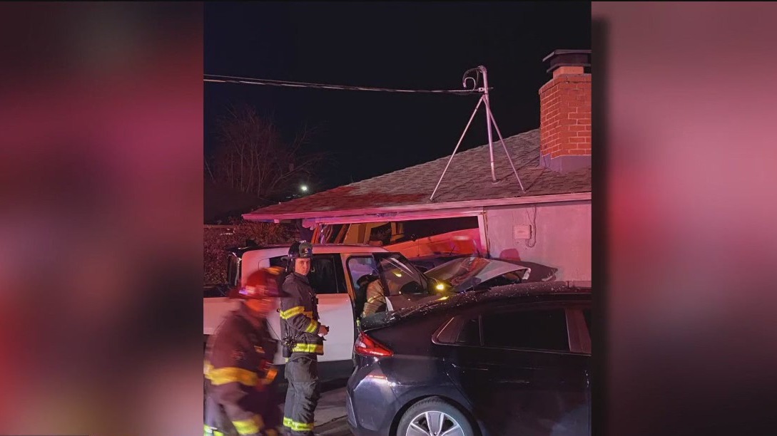 Car crashes into Pleasant Hill home, causing gas leak. | KTVU FOX 2