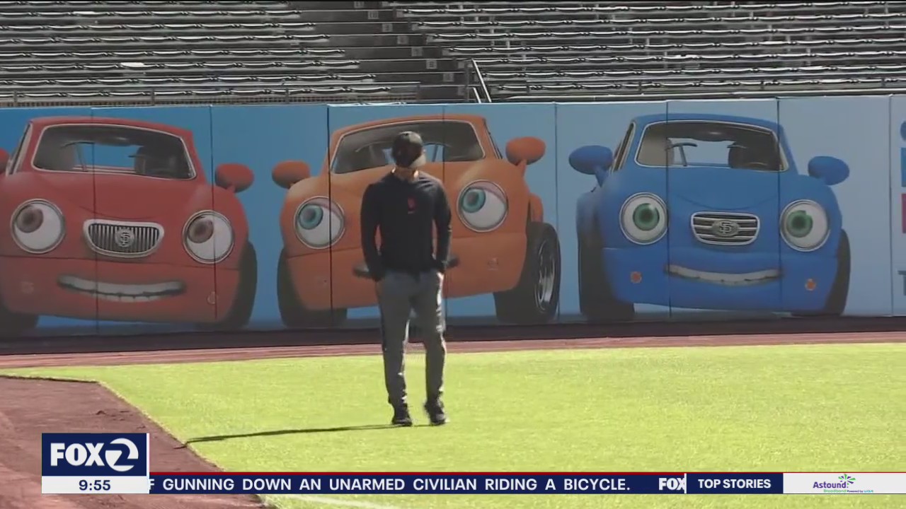 Giants infield and bench coach pays homage to native Hawaii