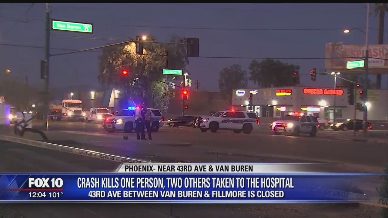 Deadly crash closes 43rd Avenue in Phoenix | FOX 10 Phoenix