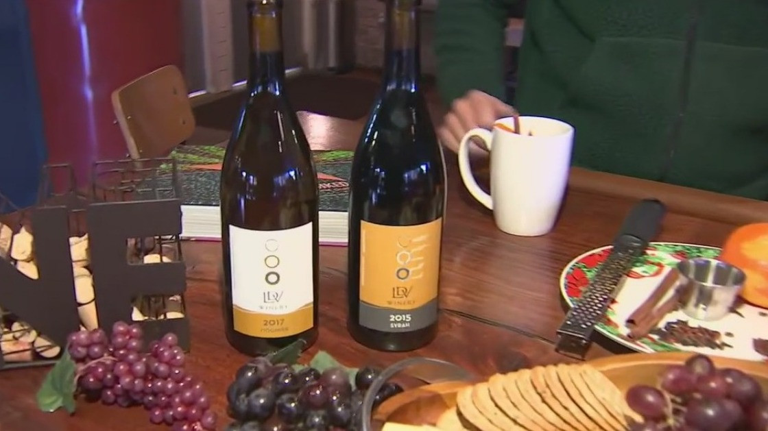 Making mulled wine for the holidays