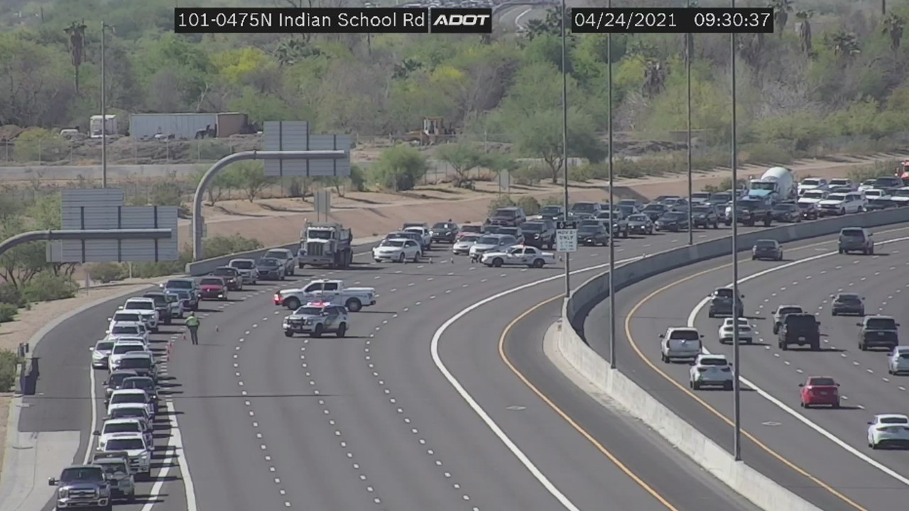 Crash closes Loop 101 at Indian School Road in Scottsdale | FOX 10 Phoenix