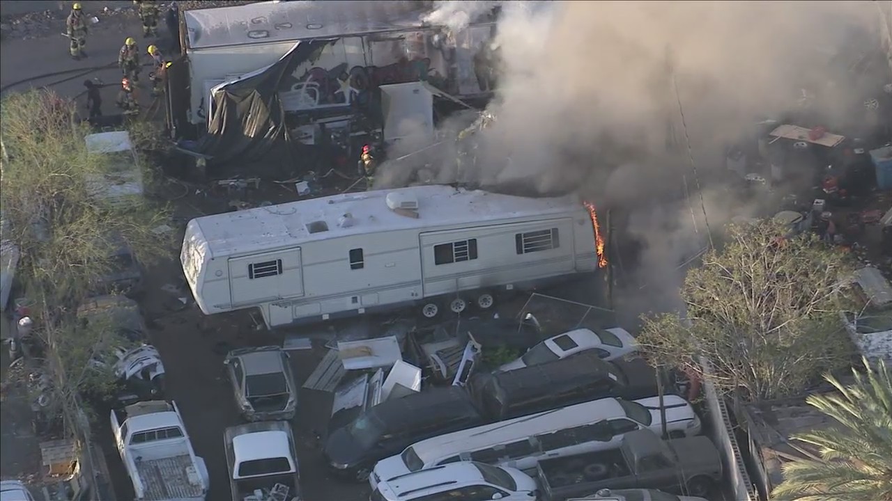 Firefighters battle trailer fire in Phoenix | FOX 10 Phoenix