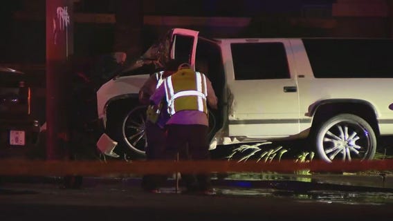 SUV crashes into power pole, knocks out power to 1,500 APS customers in Phoenix