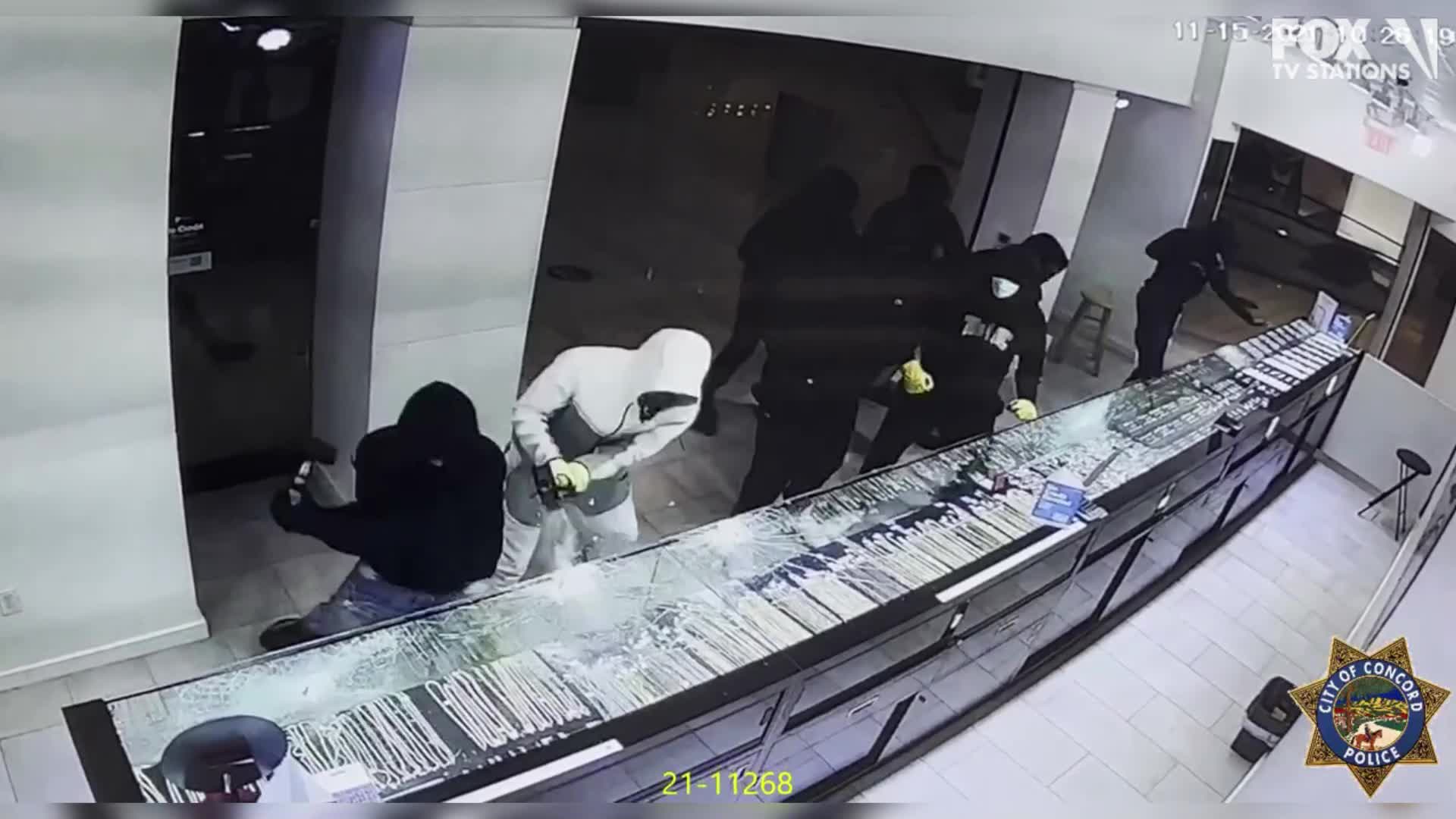 Jewelry store thieves steal nearly everything during burglary | FOX 10 ...