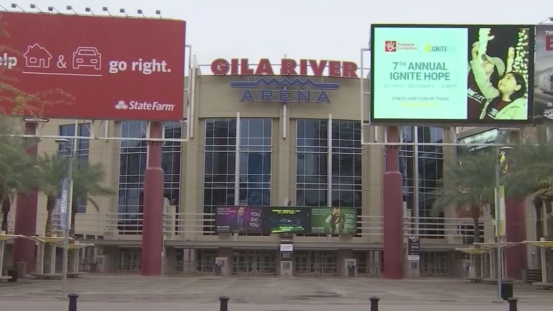 Hockey fans gather for Arizona Coyotes' last game at Glendale arena