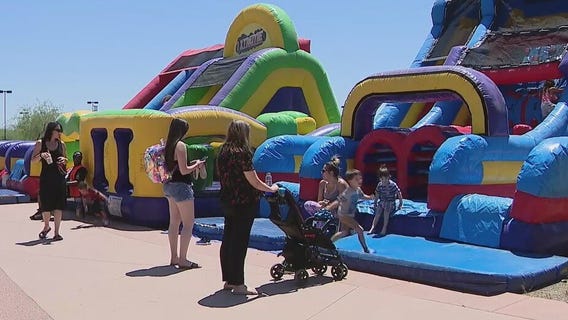MOMPALOOZA celebrates Mother's Day in Scottsdale at the boardwalk