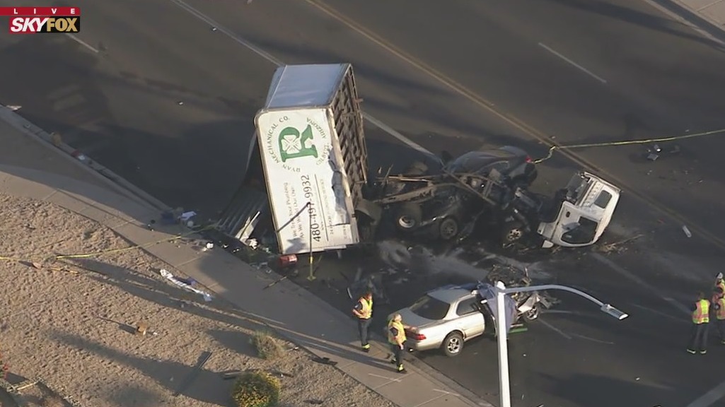 One dead in 3-car crash in north Scottsdale | FOX 10 Phoenix