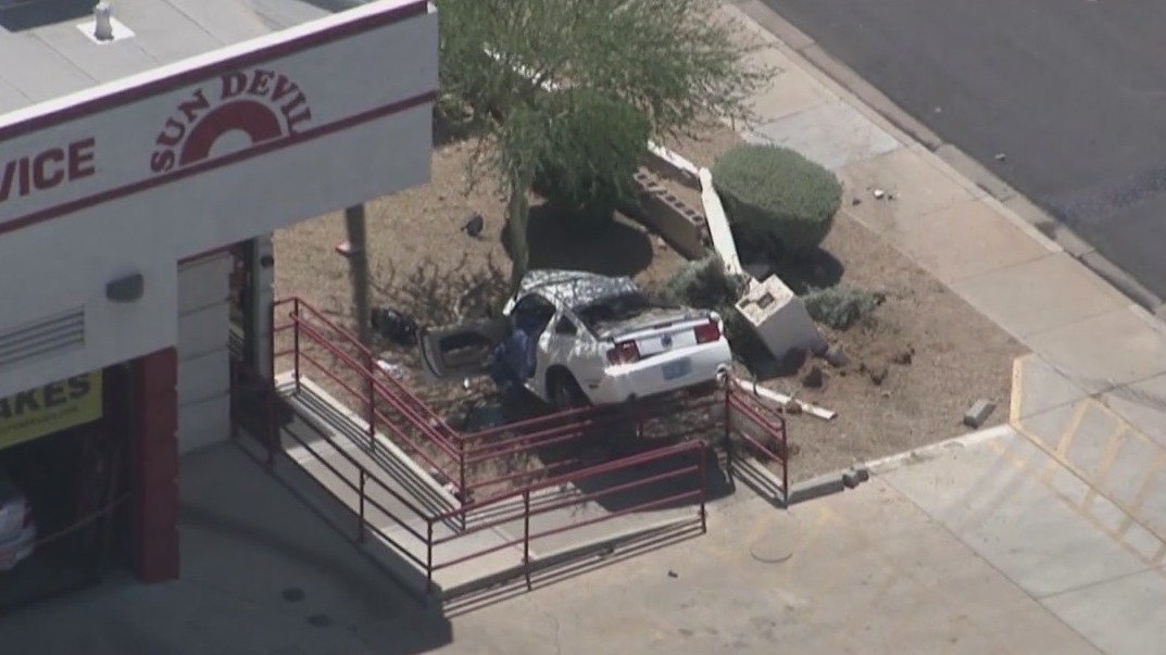 2 women dead following crash in Phoenix | FOX 10 Phoenix