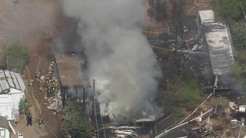 Multiple people burned in north Phoenix double house fire | FOX 10 Phoenix