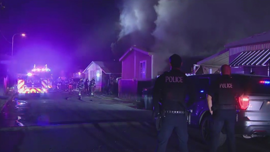 2 burned in Tempe mobile home fire