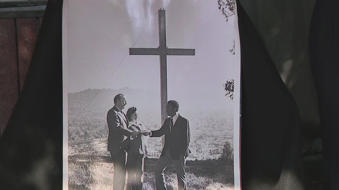 Rally to bring back Albany cross in church-and-state debate