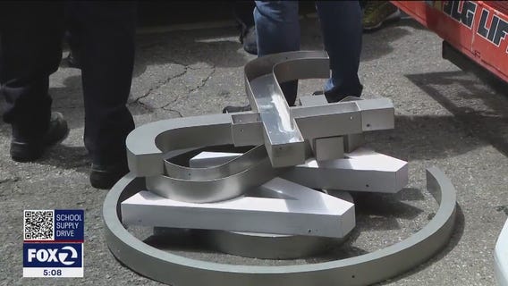 Confusion during removal of Twitter sign from San Francisco headquarters