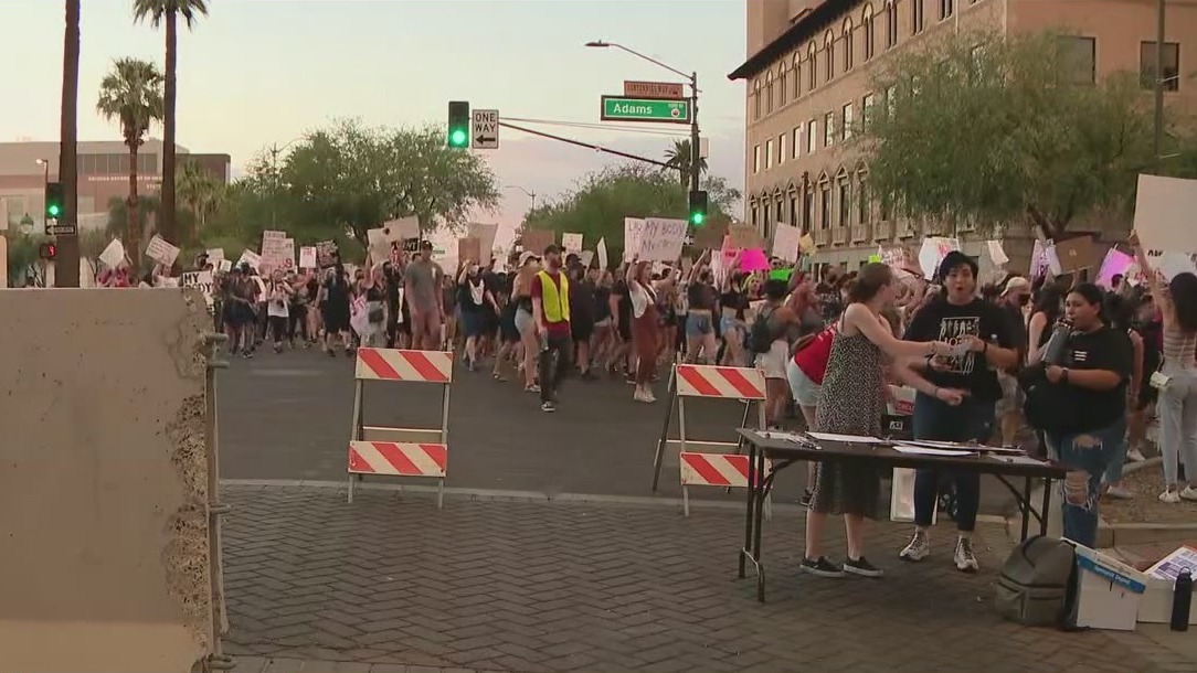 Hundreds of pro-choice supporters gather at Arizona State Capitol