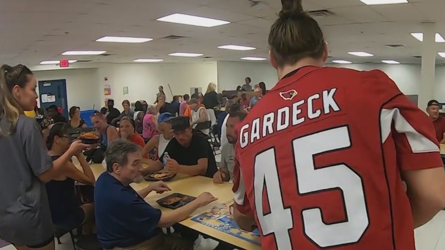 Arizona Cardinals give back to the homeless community