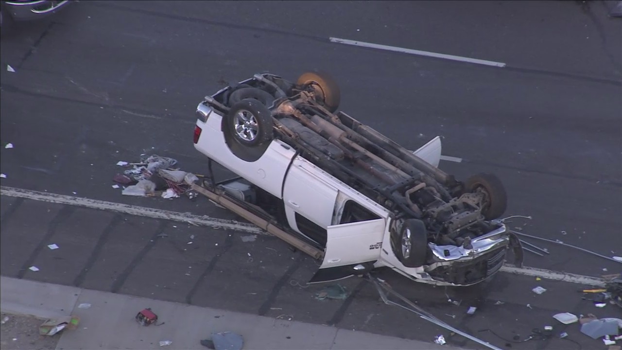 Bad car crash shuts down lanes on Loop 101