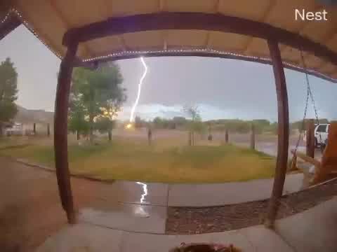 Massive lightning strike in Arizona