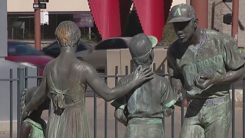 Story behind an iconic Chase Field statue