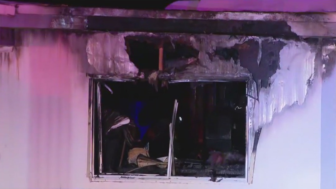Overnight fire in Mesa damages mobile home