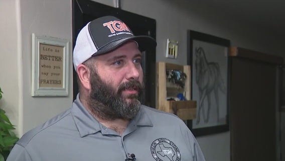 Texas man pulls wounded Texas officer to safety