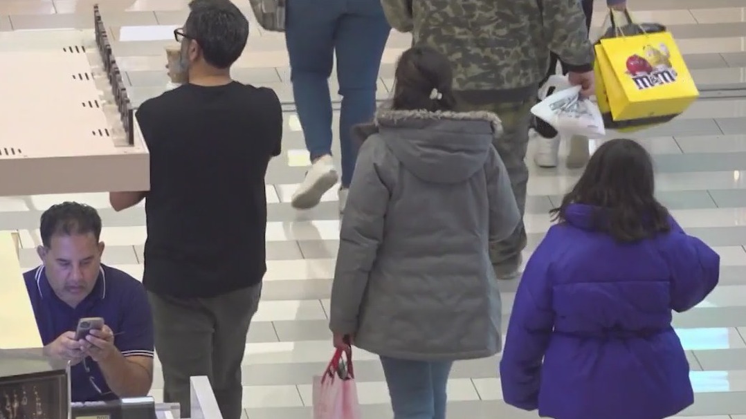 2023 holiday spending expected to smash records