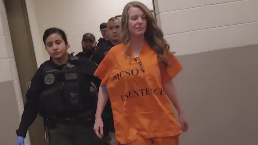Convicted "Doomsday Mom" returns to Arizona
