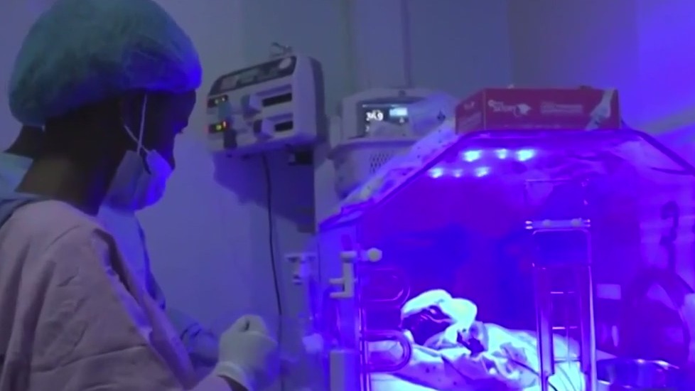 70-year-old woman gives birth to twins