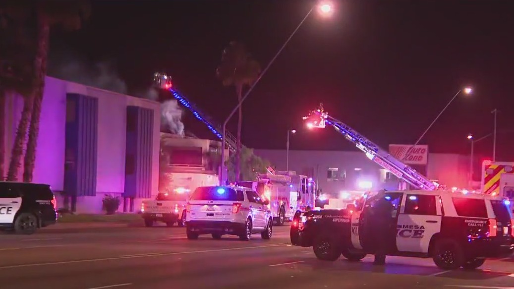 Crews battle Mesa apartment fire