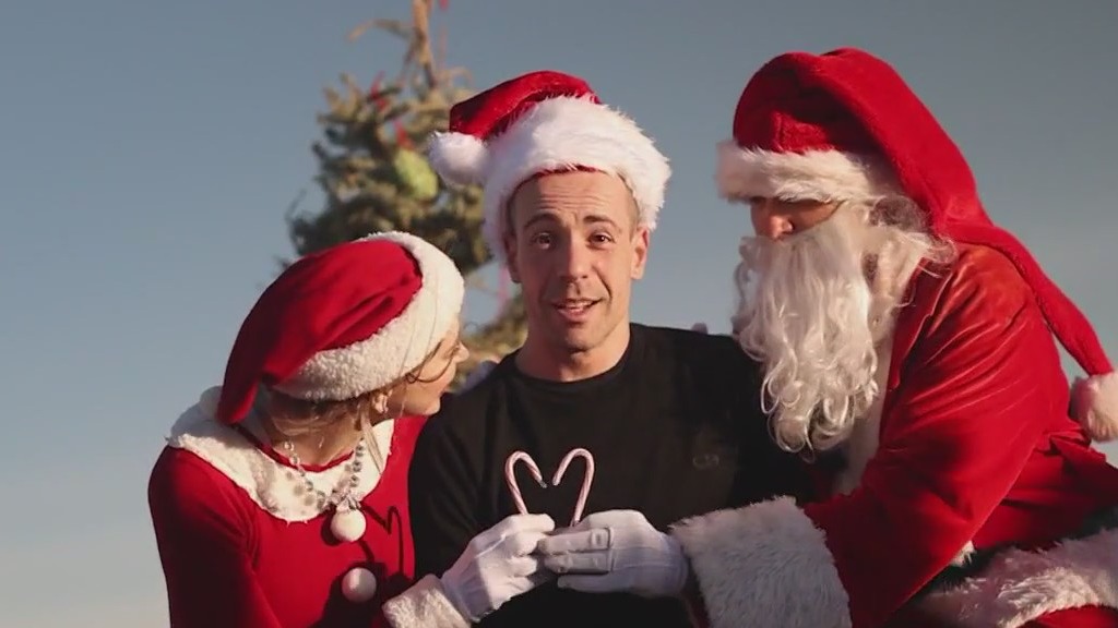 Santa climbs Camelback Mountain for a good cause