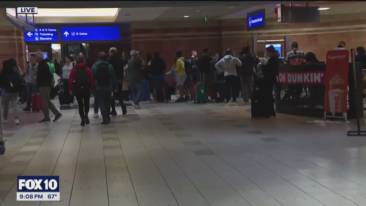 Sky Harbor Airport navigates holiday travel