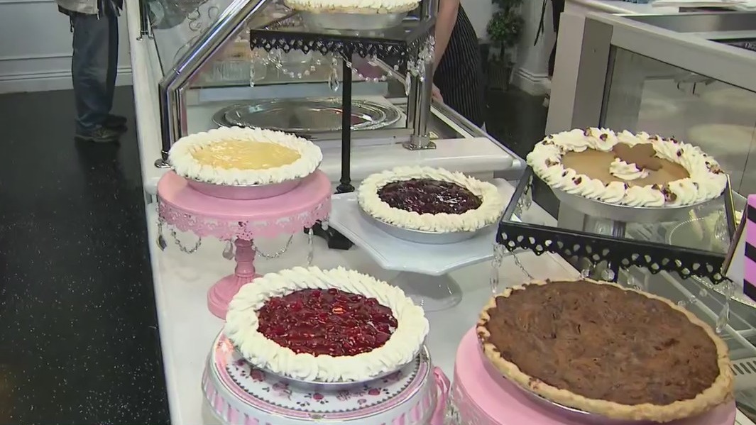 Thanksgiving pie rush at Piefection