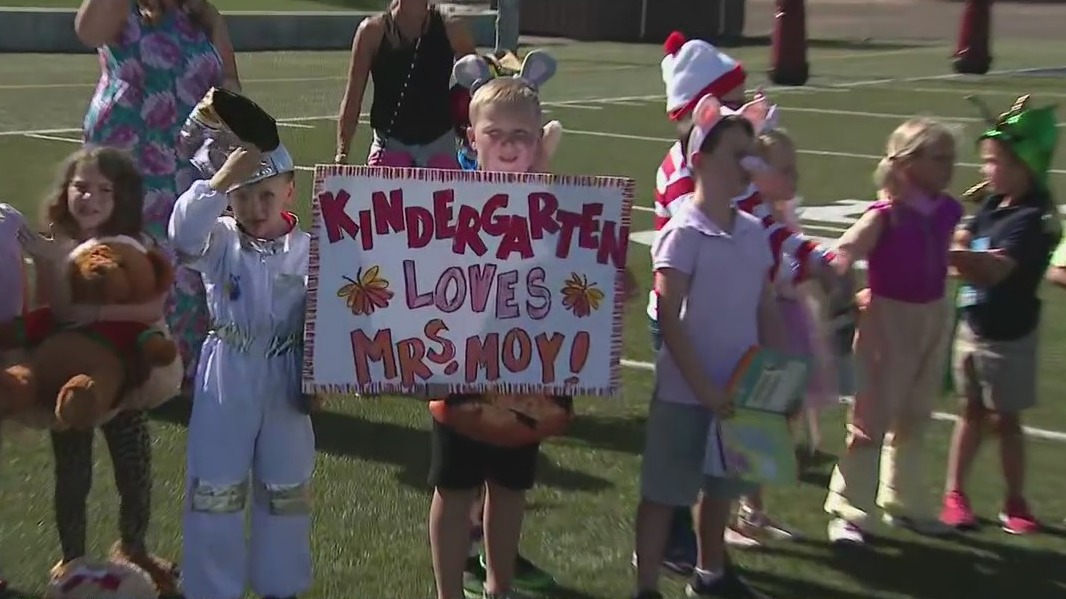 Storybook Parade honors retiring Scottsdale principal