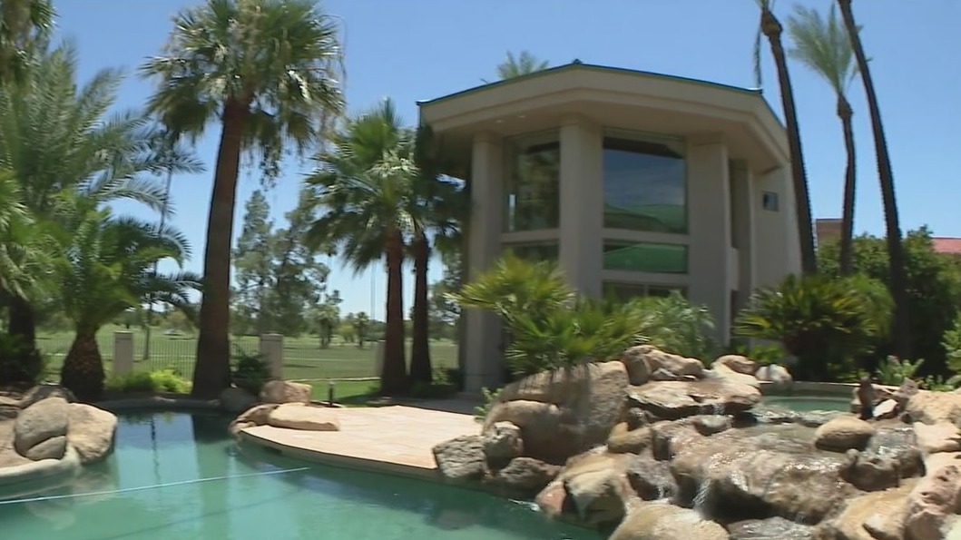 Phoenix home modeled after Hawaiian luxury resort