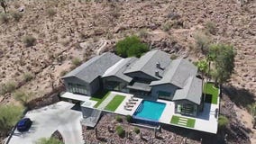 Mummy Mountain home with breathtaking views | Cool House