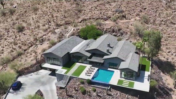 Mummy Mountain home with breathtaking views | Cool House