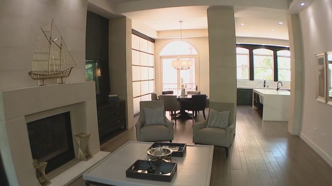 Big city life at downtown Phoenix home | Cool House