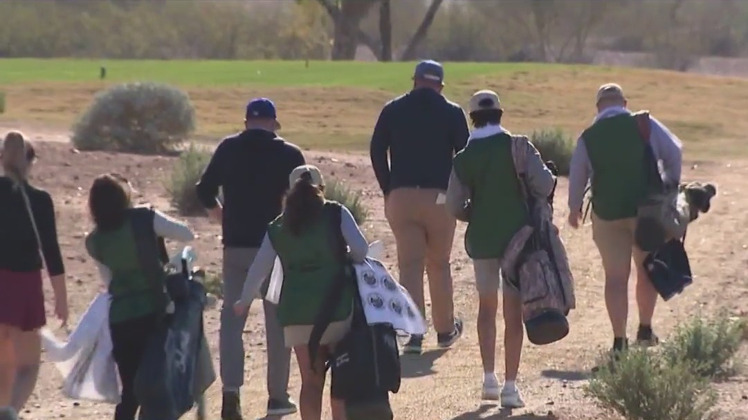 Arizona academy teaches teens how to caddie