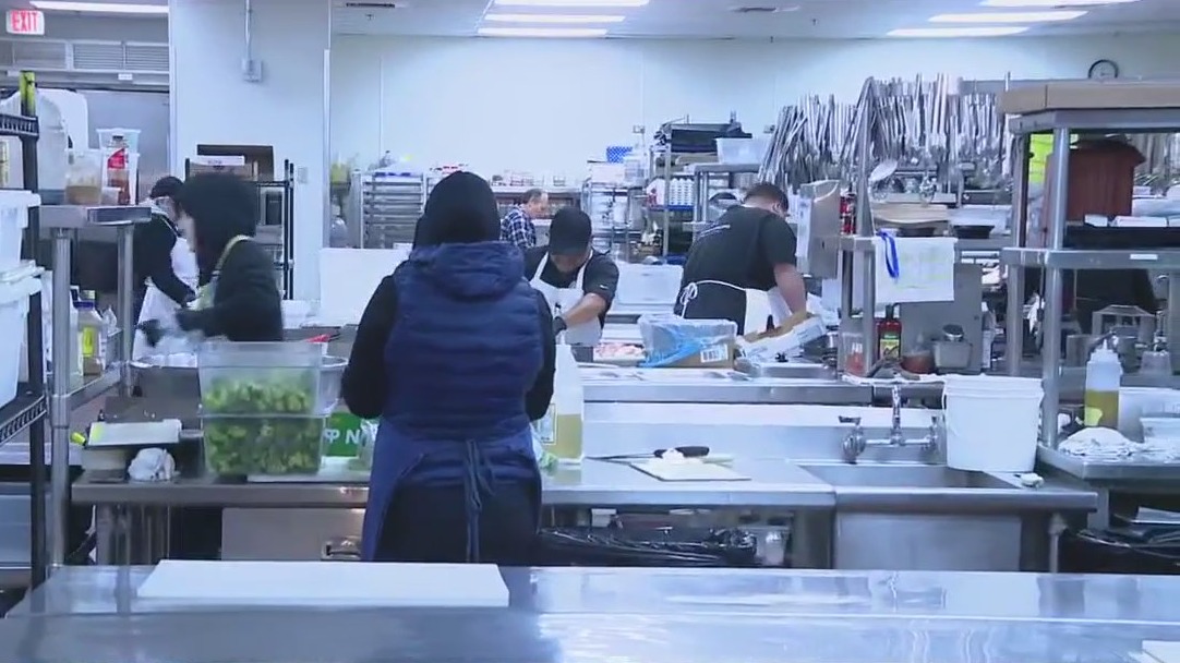 AZ company looking to hire hundreds of people