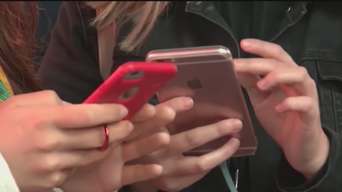 $10k offered for people to give up smartphones