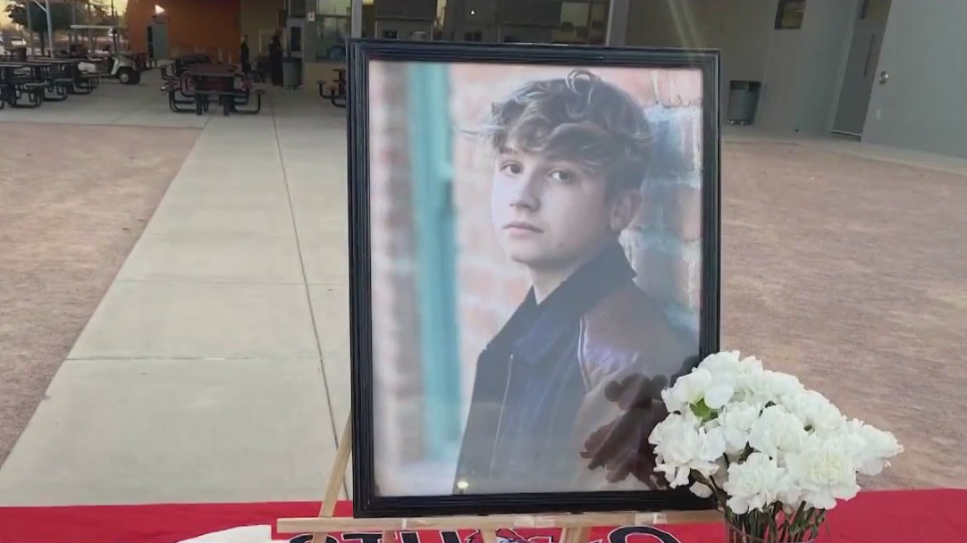 Vigil held for slain teen in Far East Valley