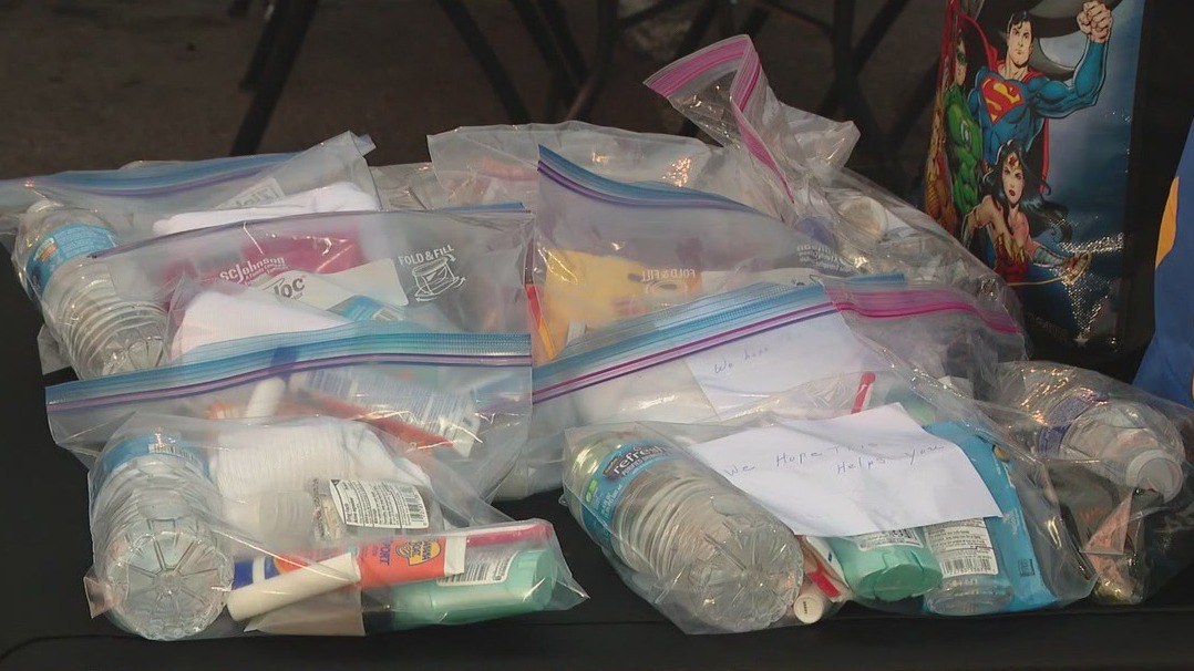 Phoenix nonprofit offers free breakfast, blankets