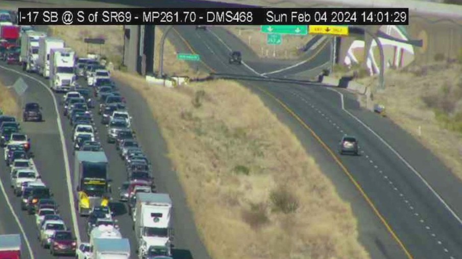 Crash near Cordes Lakes kills 1 person