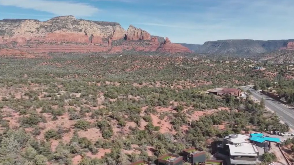 Hiker falls dozens of feet off hiking trail in Sedona