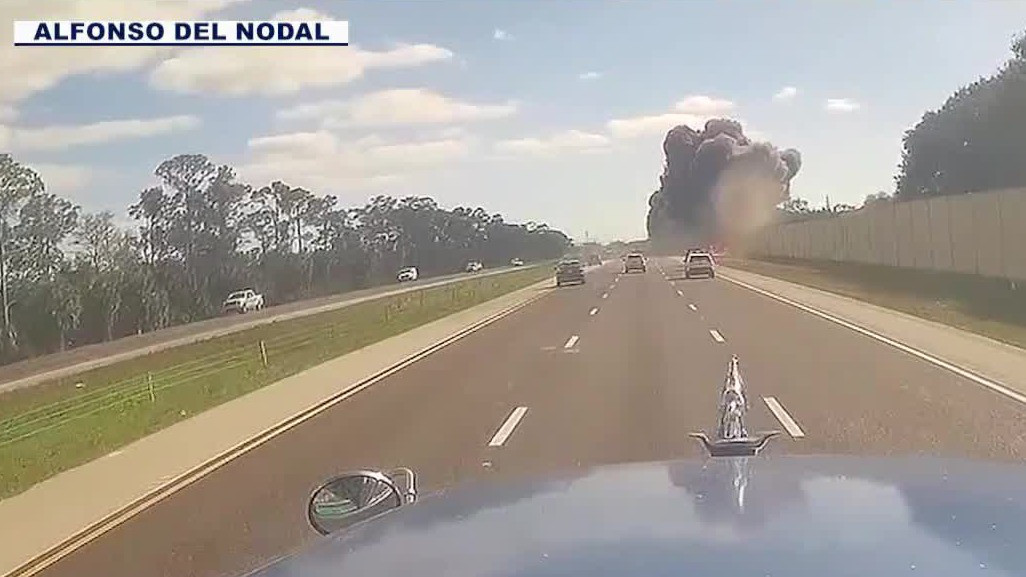 Florida plane crash: Video shows moment it hit the highway