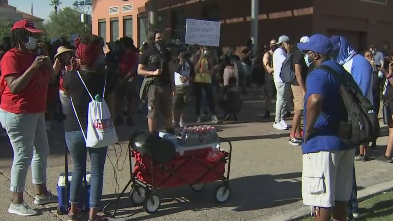 People take to streets of Downtown Phoenix for Juneteenth march