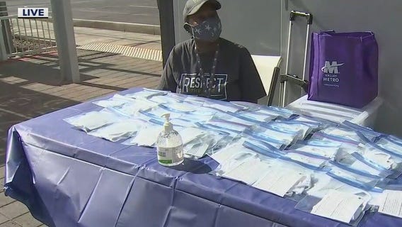 Valley Metro handing out free face masks