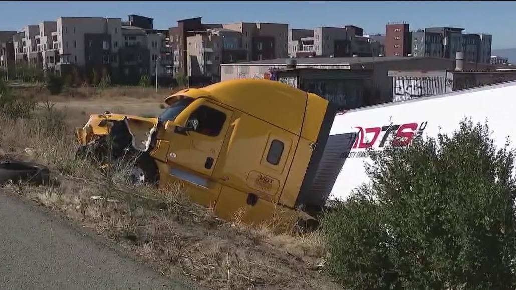 Deadly big rig crash blocks lanes on 680 in Fremont | KTVU FOX 2