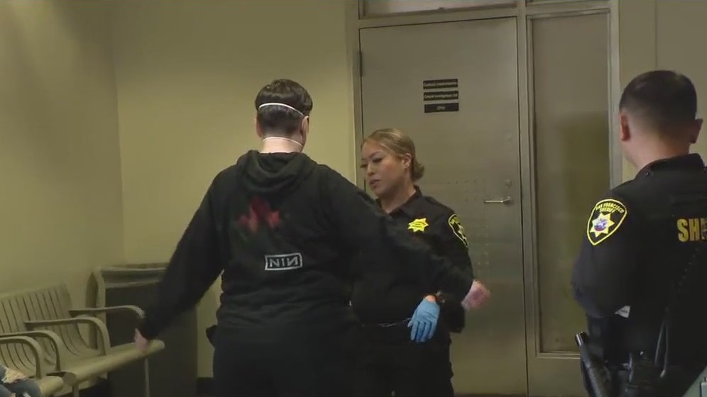 Golden Gate Bridge protesters turn themselves in | KTVU FOX 2