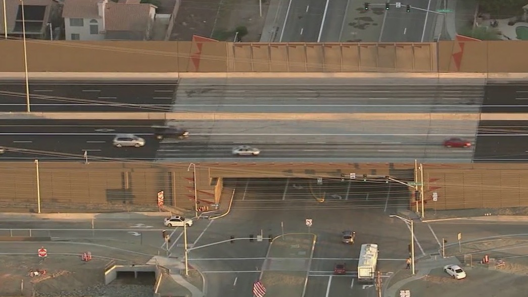 Loop 202 interchange at 32nd St, shared-use path now open