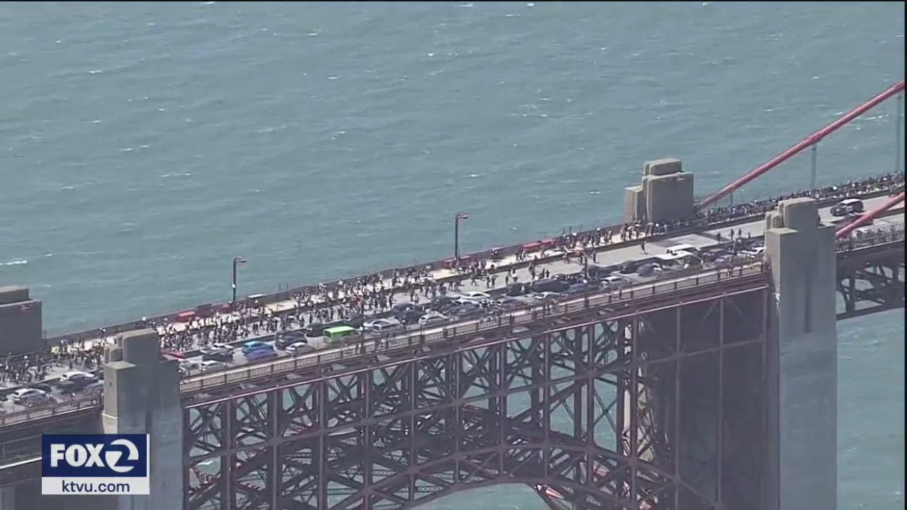 Thousands peacefully march on Golden Gate Bridge