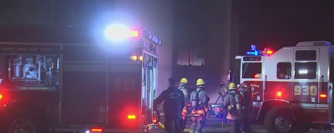 Phoenix firefighters battle apartment fire near 35th Avenue and Dunlap ...